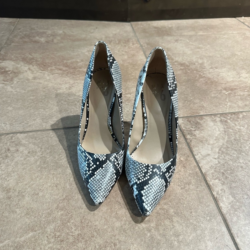 Snake Skin Comfy Pumps